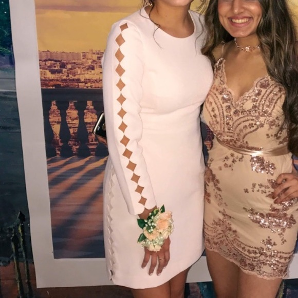 Club Monaco | Edni Scalloped Pink Dress Size: 4 - Picture 3 of 8